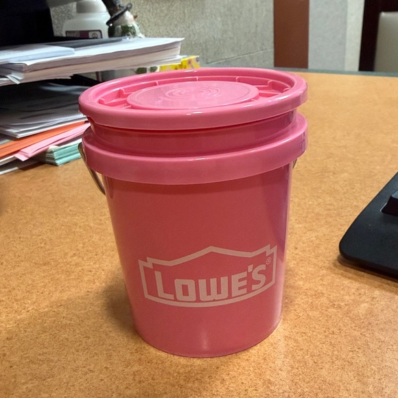 2 Pink Lowe's Buckets with Lid - Picture 6 of 6